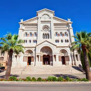 Explorez Monaco à votre rythme avec des tours en bus hop-on hop-off – Vues panoramiques, guides audio et arrêts illimités en 2025